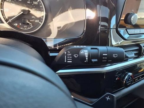 New 2025 Nissan Pathfinder SV image 25