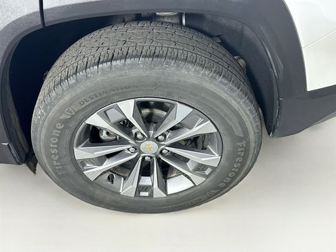 Used 2025 Chevrolet Equinox LT image 11