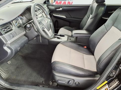 Used 2014 Toyota Camry SE FWD image 12
