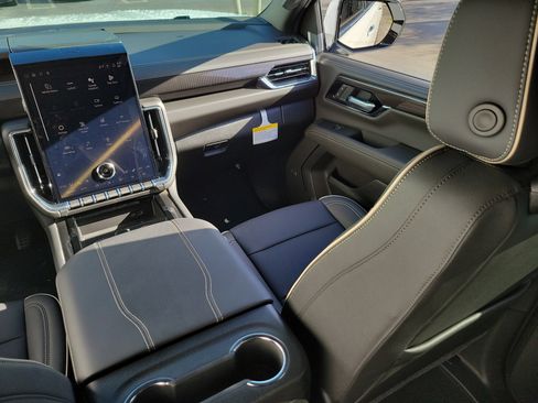 New 2026 GMC Yukon Elevation w/ Elevation Premium Package image 18