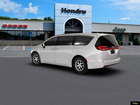 New 2026 Chrysler Pacifica Select image 4