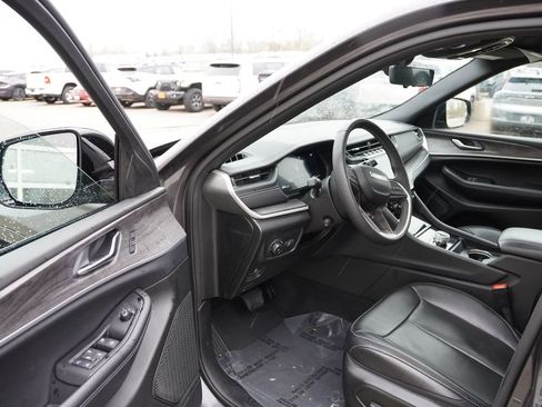 Certified 2024 Jeep Grand Cherokee L Limited w/ Luxury Tech Group II AWD/4WD image 14