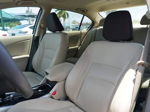 Used 2015 Honda Accord Touring image 10