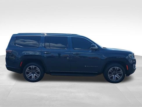 Used 2023 Jeep Wagoneer 4WD w/ Premium Group I image 9