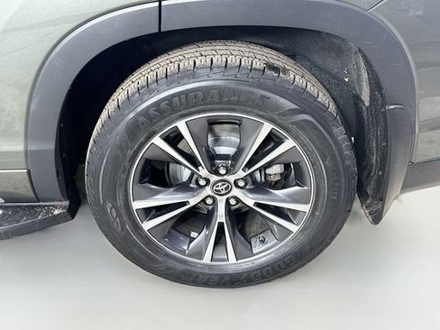 Used 2016 Toyota Highlander XLE image 33