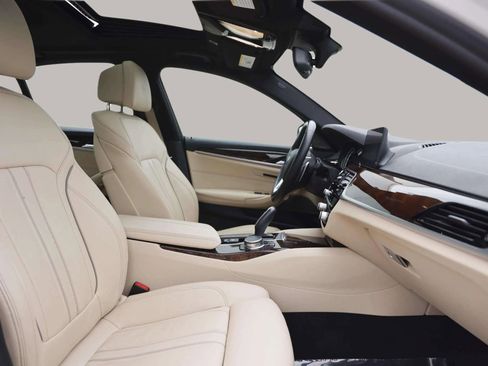 Used 2019 BMW 540i image 36