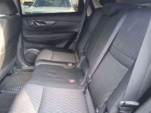 Used 2018 Nissan Rogue SV image 11