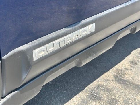 Used 2010 Subaru Outback 2.5i Premium image 12