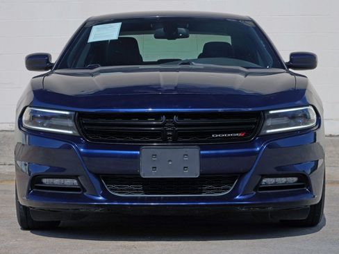 Used 2015 Dodge Charger SXT RWD image 6