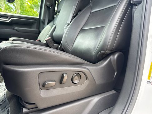 Used 2025 GMC Sierra 1500 SLT AWD/4WD image 16