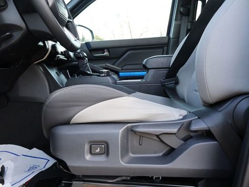 Used 2025 Toyota Tacoma TRD Off-Road image 39