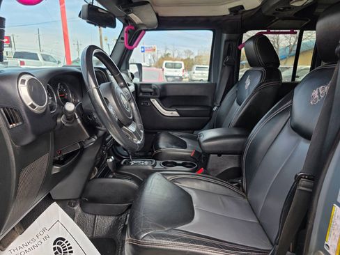 Used 2015 Jeep Wrangler Unlimited Sahara w/ Max Tow Package AWD/4WD image 17