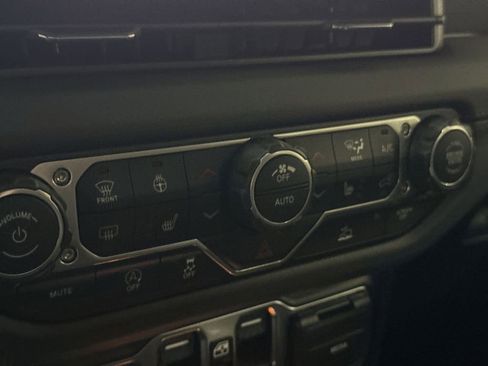 New 2026 Jeep Wrangler Unlimited Rubicon image 18