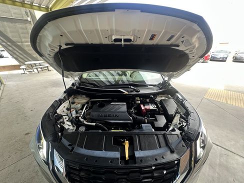 Used 2023 Nissan Rogue SL image 43