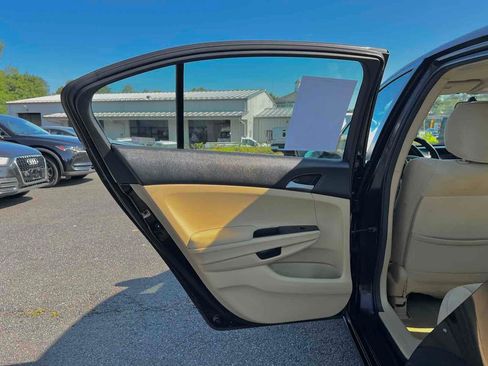 Used 2011 Honda Accord LX-P image 16