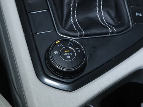 Certified 2023 Volkswagen Tiguan SE R-Line AWD/4WD image 28