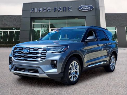 Used 2025 Ford Explorer Active w/ Active Comfort Package AWD/4WD image 3