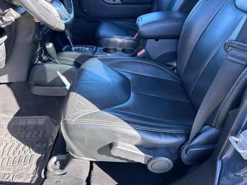 Used 2018 Jeep Wrangler Unlimited Sahara image 19