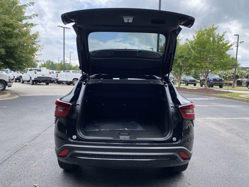Used 2026 Chevrolet Trax RS FWD image 11
