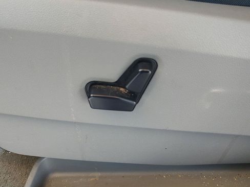Used 2010 Chrysler Town & Country Touring FWD image 3