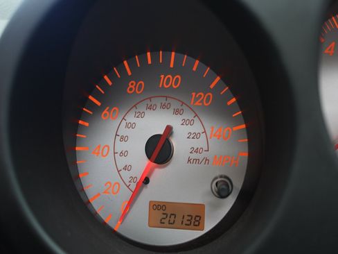 Used 2004 Toyota MR2 image 9