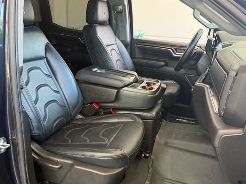 Used 2023 Chevrolet Silverado 1500 LT Trail Boss w/ Protection Package AWD/4WD image 18
