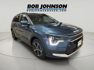 Used 2025 Kia Niro EX video 1