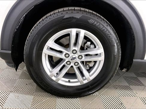 Used 2020 Ford Explorer XLT w/ Equipment Group 202A RWD image 7