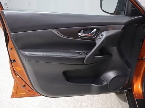 Used 2019 Nissan Rogue SV AWD/4WD image 13