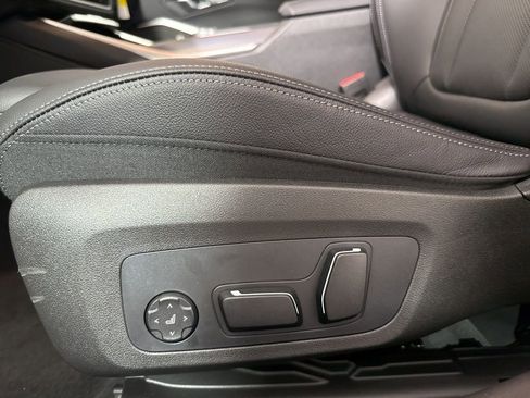 New 2025 BMW 330i Sedan w/ M Sport Package image 26