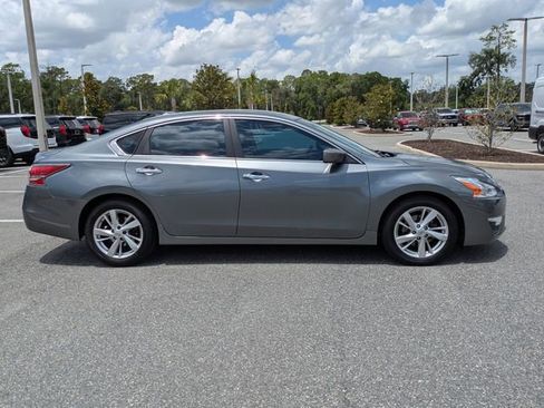 Used 2014 Nissan Altima 2.5 SV FWD image 2