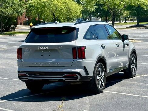 Used 2022 Kia Sorento EX w/ Panoramic Sunroof Package FWD image 7