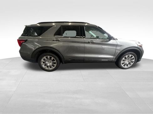 Used 2026 Ford Explorer Active w/ Active Comfort Package AWD/4WD image 8