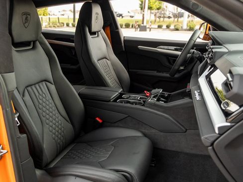 Used 2025 Lamborghini Urus SE image 41