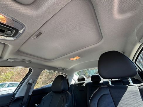 Used 2025 Hyundai Elantra Limited image 31