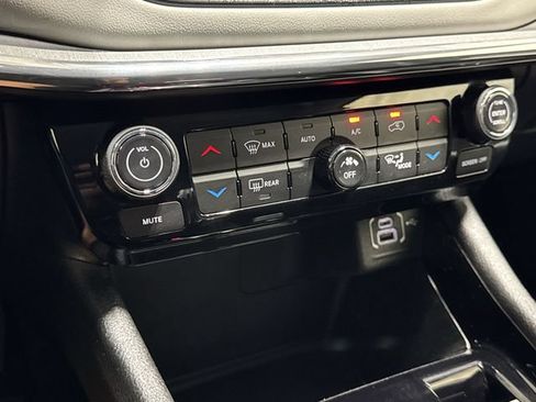 Used 2022 Jeep Compass Limited AWD/4WD image 19
