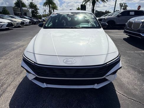 Used 2025 Hyundai Elantra Sport image 15