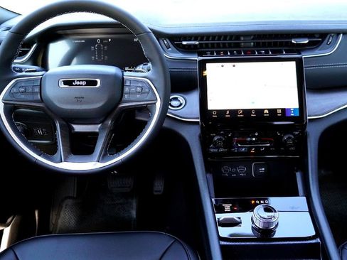 New 2025 Jeep Grand Cherokee L Limited image 23