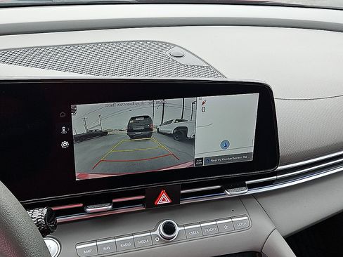 Used 2024 Hyundai Elantra SEL FWD image 16