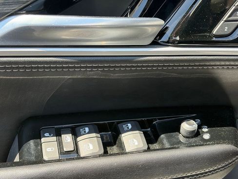 Used 2024 Jeep Wagoneer L Series II RWD image 6