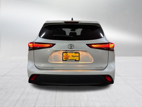 Used 2023 Toyota Highlander LE AWD/4WD image 5