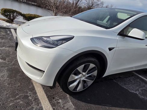 Used 2020 Tesla Model Y Long Range image 13