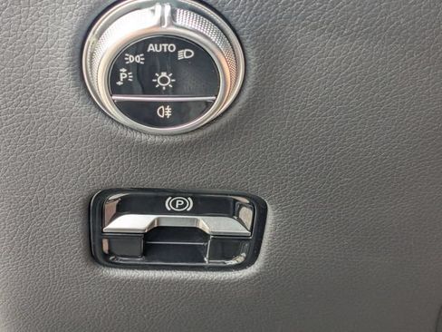 Used 2023 Mercedes-Benz GLC 300 image 19