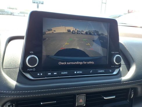 Used 2023 Nissan Rogue SV FWD image 13