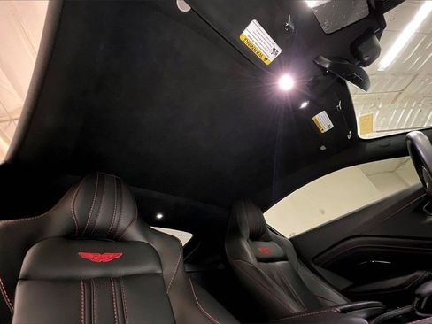 Used 2021 Aston Martin V8 Vantage Base image 20