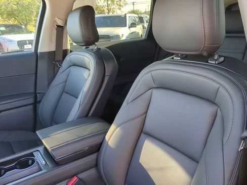 New 2026 Lincoln Nautilus Premier image 10