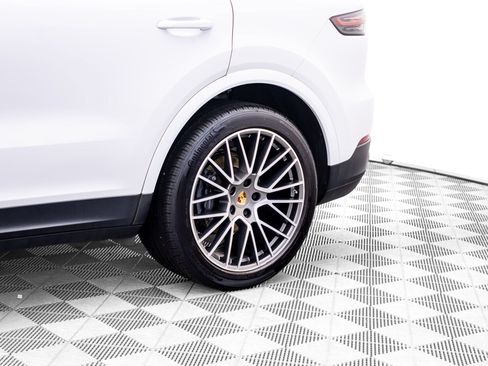 Certified 2023 Porsche Cayenne Platinum Edition AWD/4WD image 35