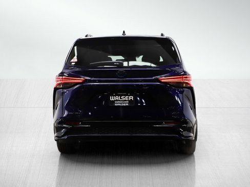 Used 2025 Toyota Sienna XSE image 4