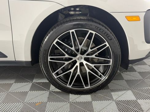New 2026 Porsche Macan image 14