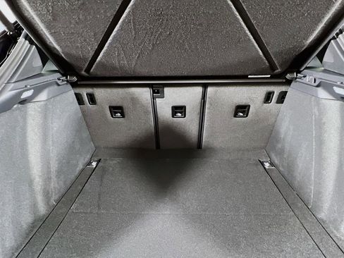 New 2026 Porsche Macan image 28